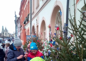 16-12-2018-zdobeni-stromecku-na-namesti_1.jpg