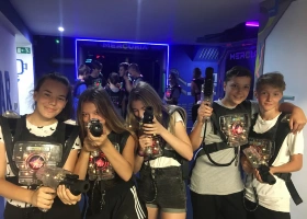 14-06-2019-skolni-vylet-8-a-a-8-b-mercuria-laser-game-praha_9.jpg