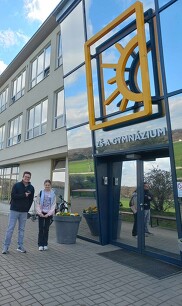 Na Apríla čtvrtí v kraji - Anglický jazyk