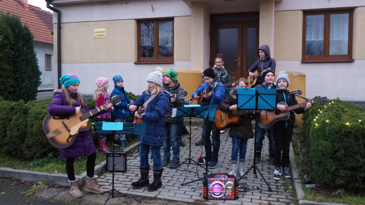 Jedničky z jedničky zahájily advent v Malinové